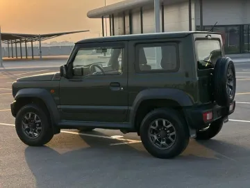 Car image 4