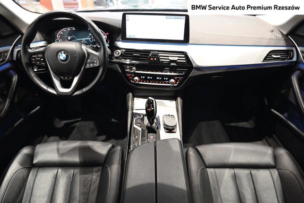 BMW 520d Touring xDrive Luxury Line 140 kW image number 8