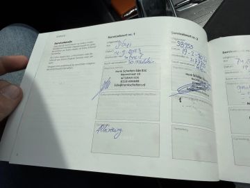 Car image 30