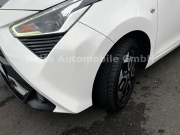 Car image 18