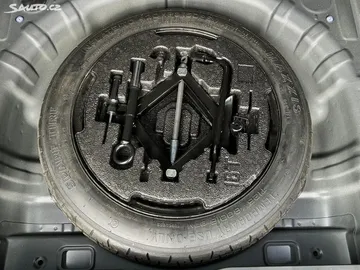 Car image 25