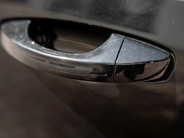 Car image 30