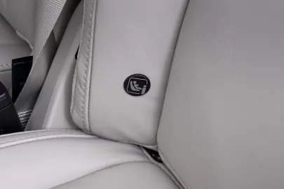 Car image 49