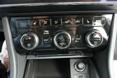 Car image 32