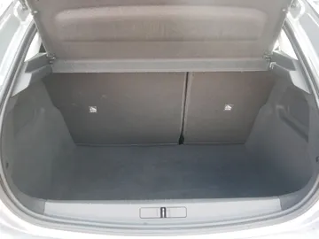 Car image 32