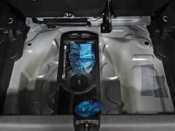 Car image 32