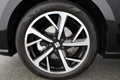 Car image 30