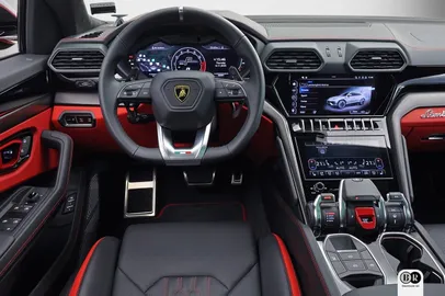 Car image 19