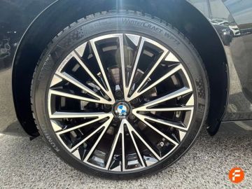 Car image 32