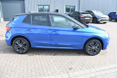 Car image 4