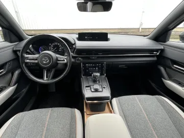 Car image 30