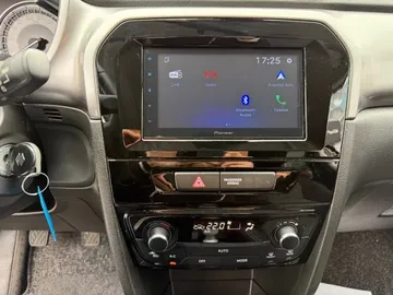 Car image 17