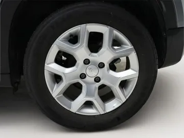 Car image 28