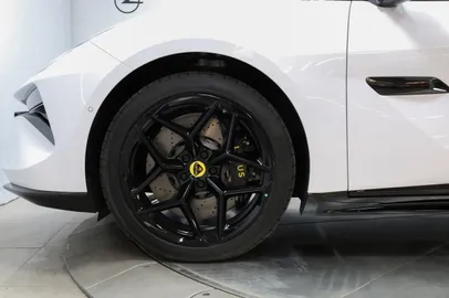 Car image 32