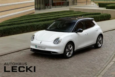 Car image 14