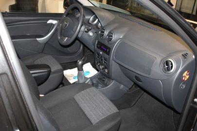 Car image 10