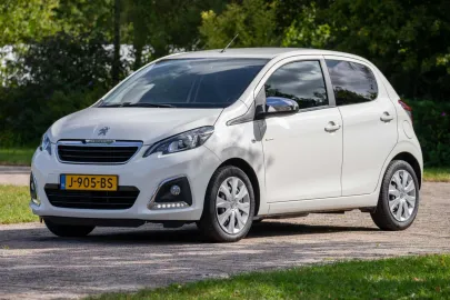 Car image 3