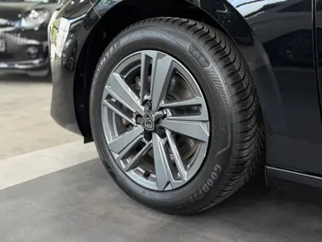 Car image 31