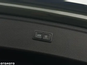 Car image 40