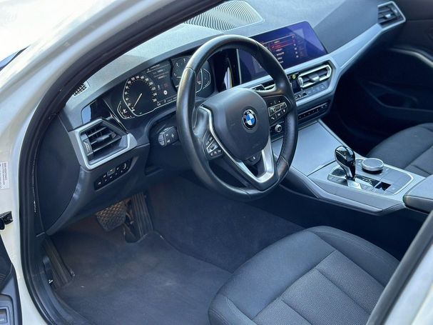 BMW 318d Touring 110 kW image number 12