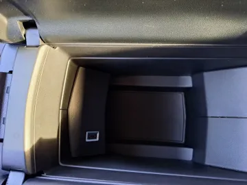 Car image 35