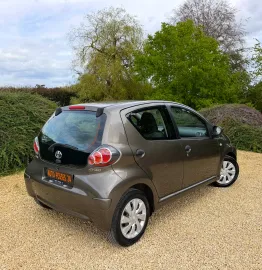 Car image 16