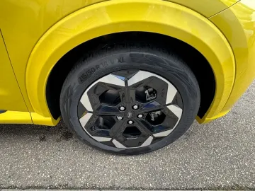 Car image 32