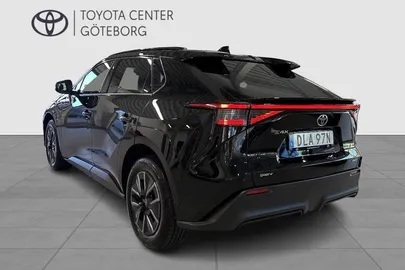 Car image 4