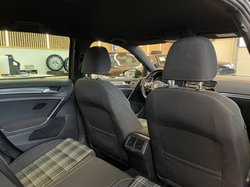 Car image 37