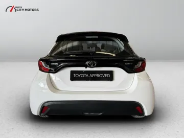 Car image 4