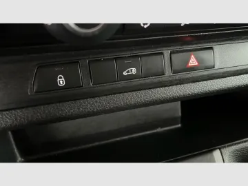 Car image 40