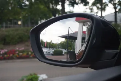 Car image 38