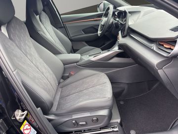 Car image 17