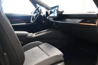 Car image 36