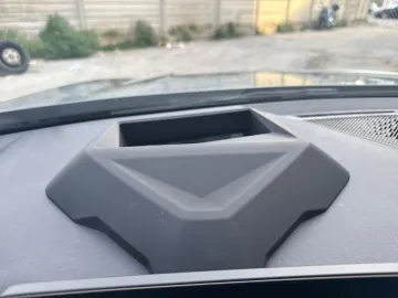 Car image 26
