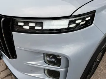 Car image 26