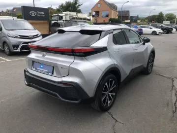 Car image 4