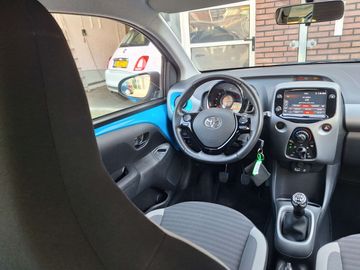 Car image 12