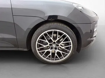 Car image 37