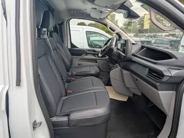 Car image 24