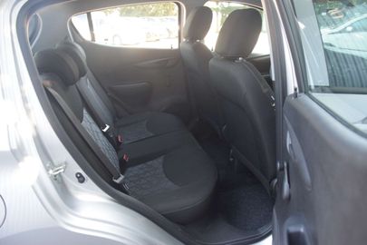 Car image 12