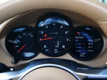 Car image 23