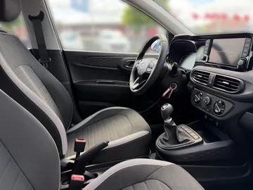 Car image 19