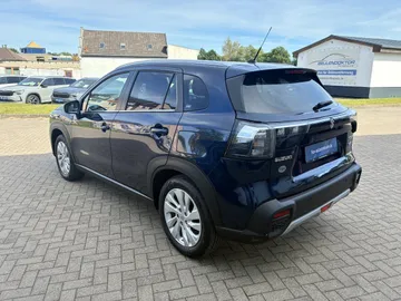 Car image 4