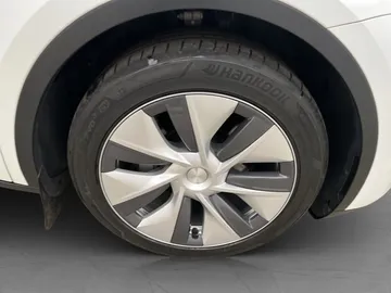 Car image 34