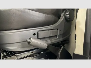 Car image 36