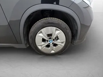 Car image 32