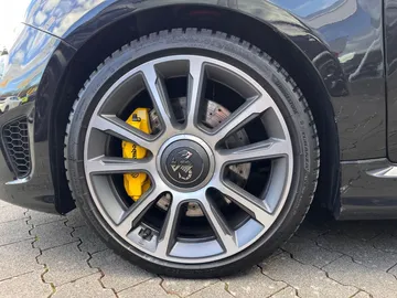 Car image 29