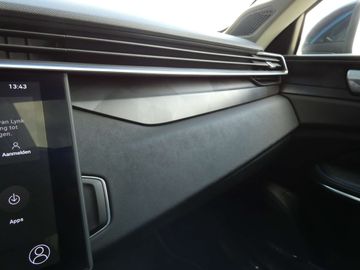 Car image 37