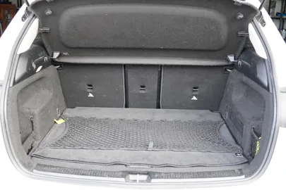 Car image 32